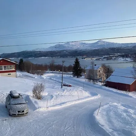 Arctic Comfort Senja 公寓 *